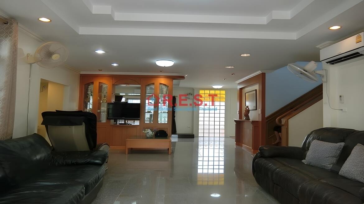 Central Pattaya 4 bedroom, 3 bathroom House For rent (10)