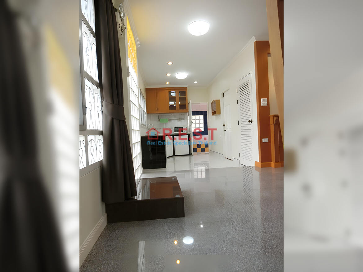 Central Pattaya 4 bedroom, 3 bathroom House For rent (12)