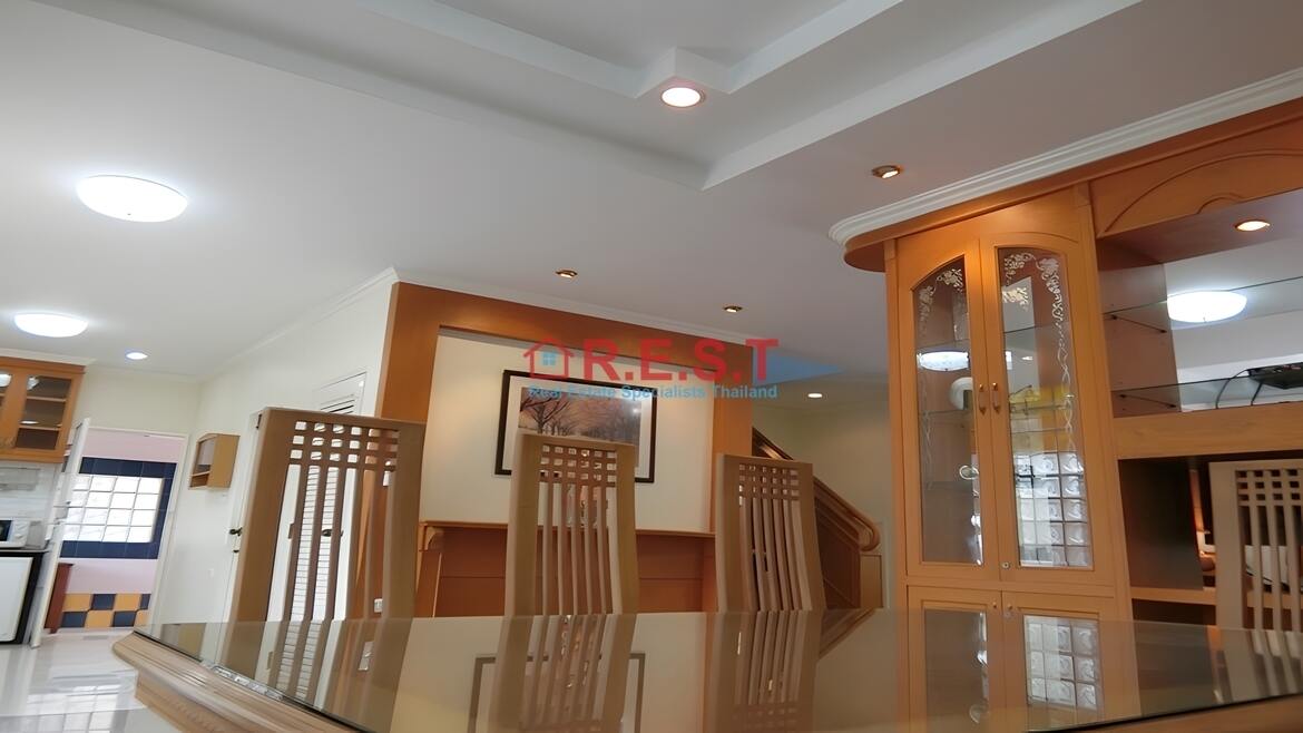 Central Pattaya 4 bedroom, 3 bathroom House For rent (13)