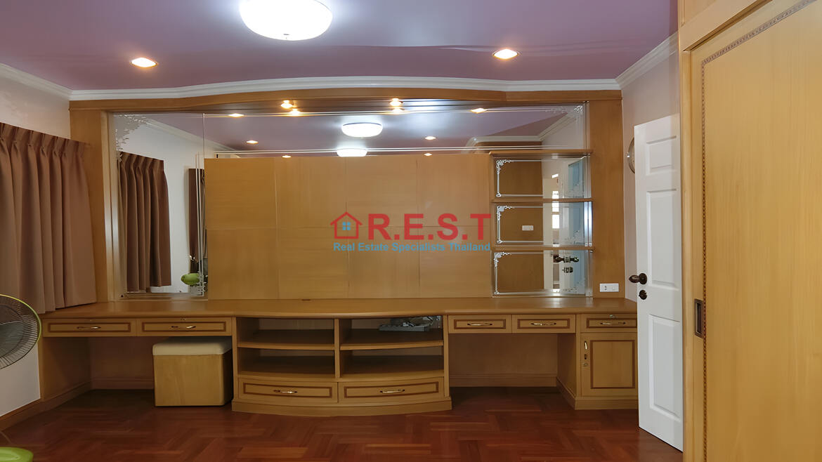 Central Pattaya 4 bedroom, 3 bathroom House For rent (6)