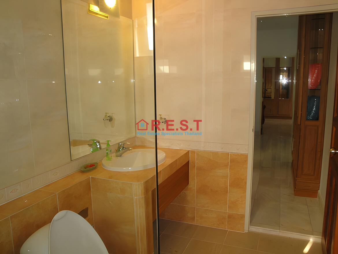 East Pattaya 5 bedroom, 4 bathroom House Sold