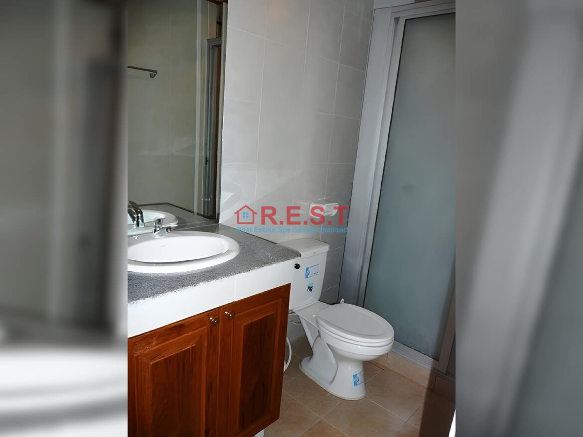 Wongamat 1 bathroom Condo For rent (2)
